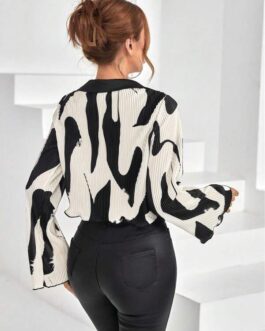 Graphic Print Tie Front Trumpet Sleeve Blouse